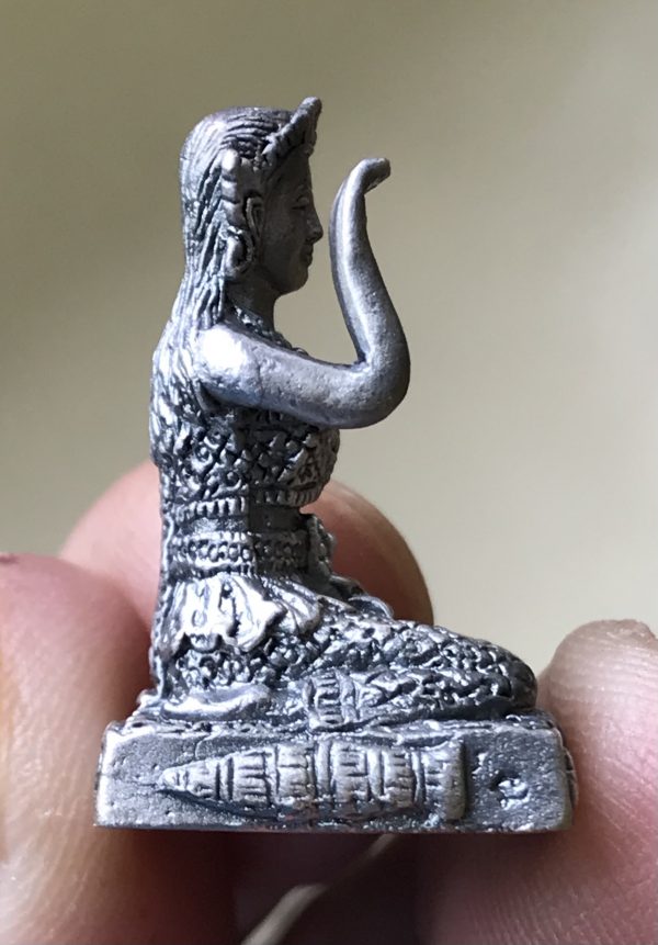 （Sold）Pra Nang Kwak (Loi Ongk statuette) - Nuea Tong Pon Sai 'Run Daw Maha Sethee' edition Luang Phor Sawai （Wat Prasat Panom Rung）